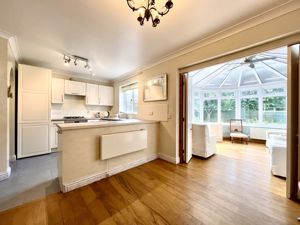 Kitchen Dining Conservatory- click for photo gallery